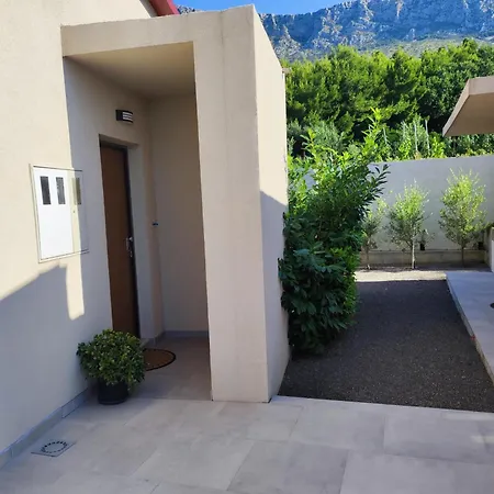 House Doris With Pool, Garden And View Kastela
