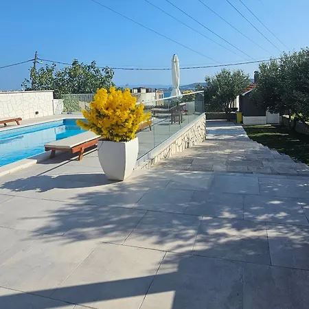 House Doris With Pool, Garden And View Holiday home