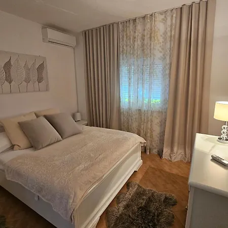 Holiday home House Doris With Pool, Garden And View Kastela