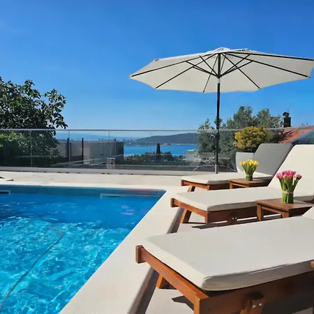 Holiday home House Doris With Pool, Garden And View *