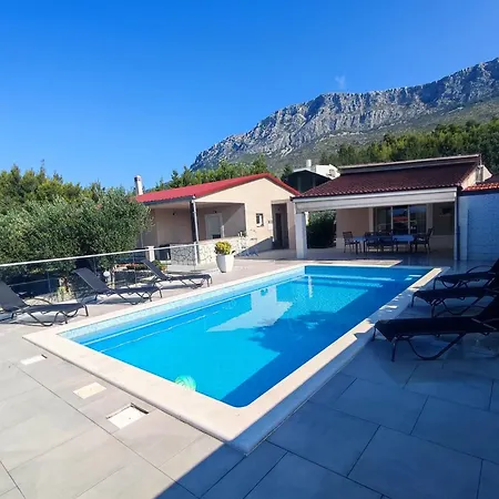 House Doris With Pool, Garden And View *