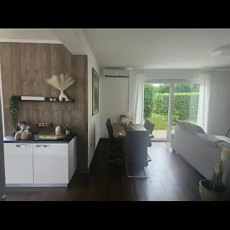 House Doris With Pool, Garden And View