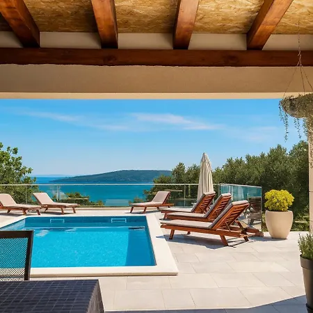 House Doris With Pool, Garden And View Hébergement de vacances Kaštela