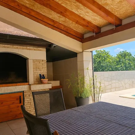 House Doris With Pool, Garden And View Дом отдыха